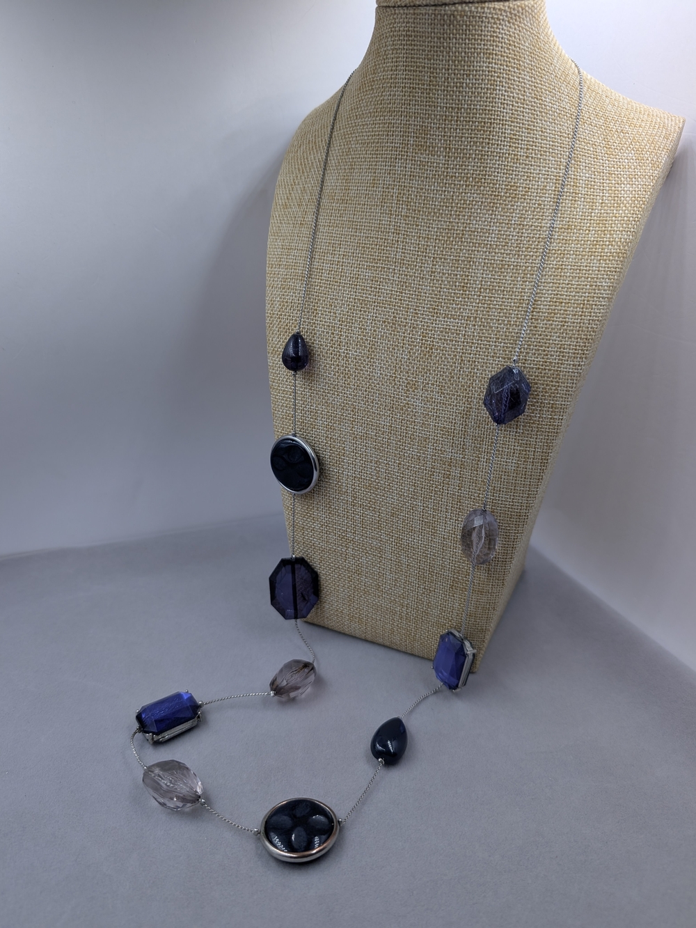 Chico’s Long Station Necklace Purple Black Faceted Acrylic | 0249